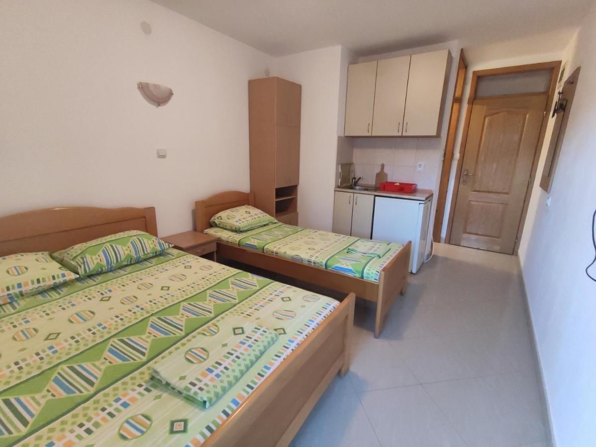 Апартаменты Apartments Miladinovic Сутоморе-16