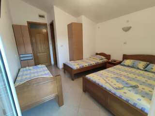 Апартаменты Apartments Miladinovic Сутоморе Апартаменты с балконом-2